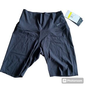Nike Women’s Training Biker Shorts Womens Small